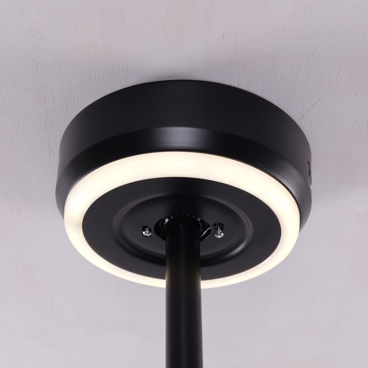 Contemporary Aluminum Black Ceiling Fan with Light for Living Rooms
