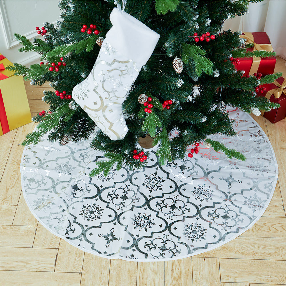 Elegant White Christmas Tree Skirt with Matching Stocking – 120cm Snowflake Pattern